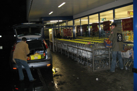 weihnachtsmarkt-07-einkauf-006_20100719_1189220077
